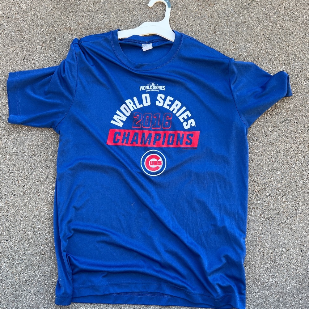 Cubs World Series T-shirt men’s medium by Sport Tel